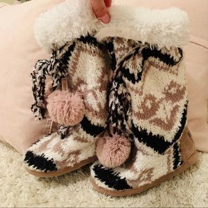 Muk Luks Purple Pattern Booty Slippers Size 6